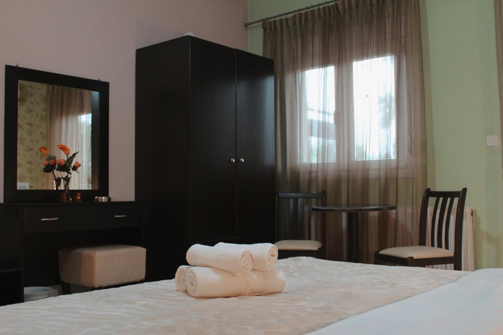 Enastron Hotel Káto Loutrákion Extérieur photo