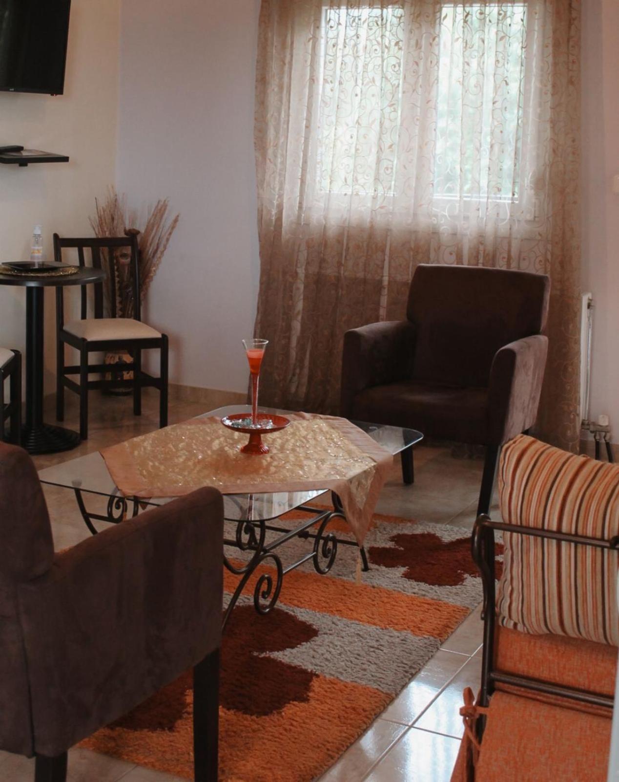 Enastron Hotel Káto Loutrákion Extérieur photo