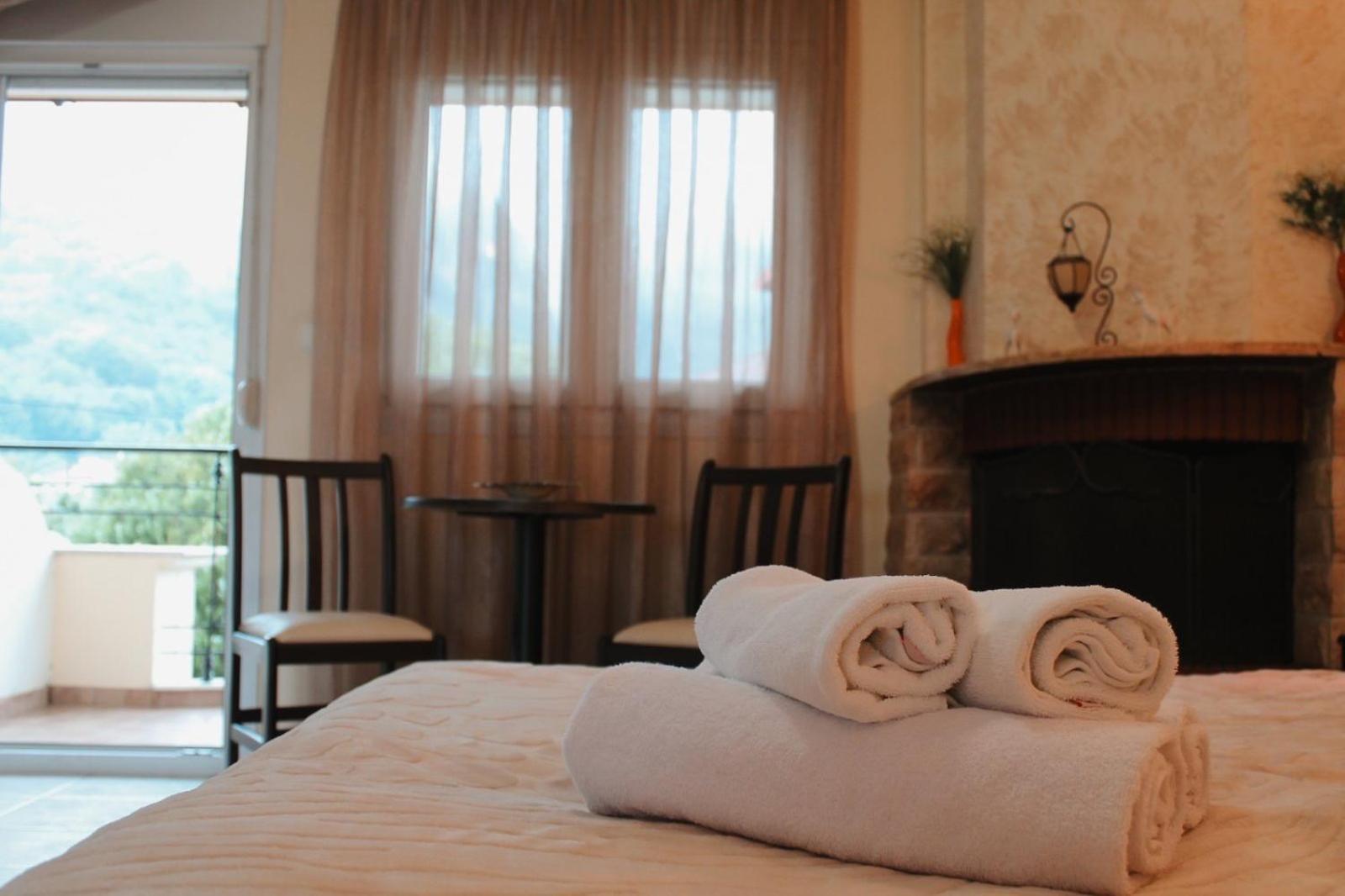 Enastron Hotel Káto Loutrákion Extérieur photo